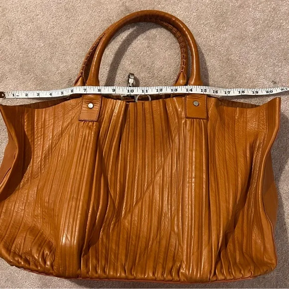 Vintage Giorgio Armani Tan Pleated Lamb Leather Shoulder Bag Satchel - Picture 11 of 15